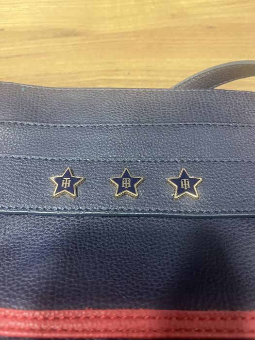 Продавам оригинална чанта Tommy Hilfiger