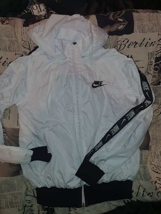 Ново якенце Nike
