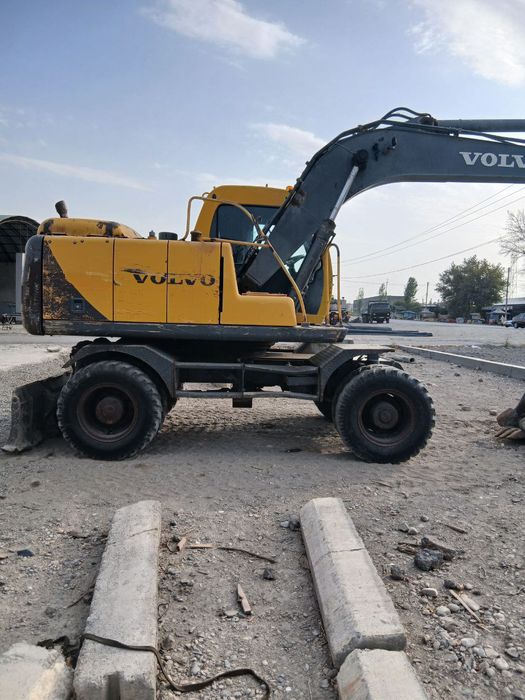 Volvo 130 soati 33.000ming yili 2003