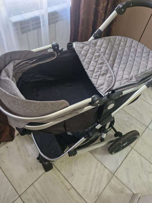 Carucior 3 în 1 cu scoica