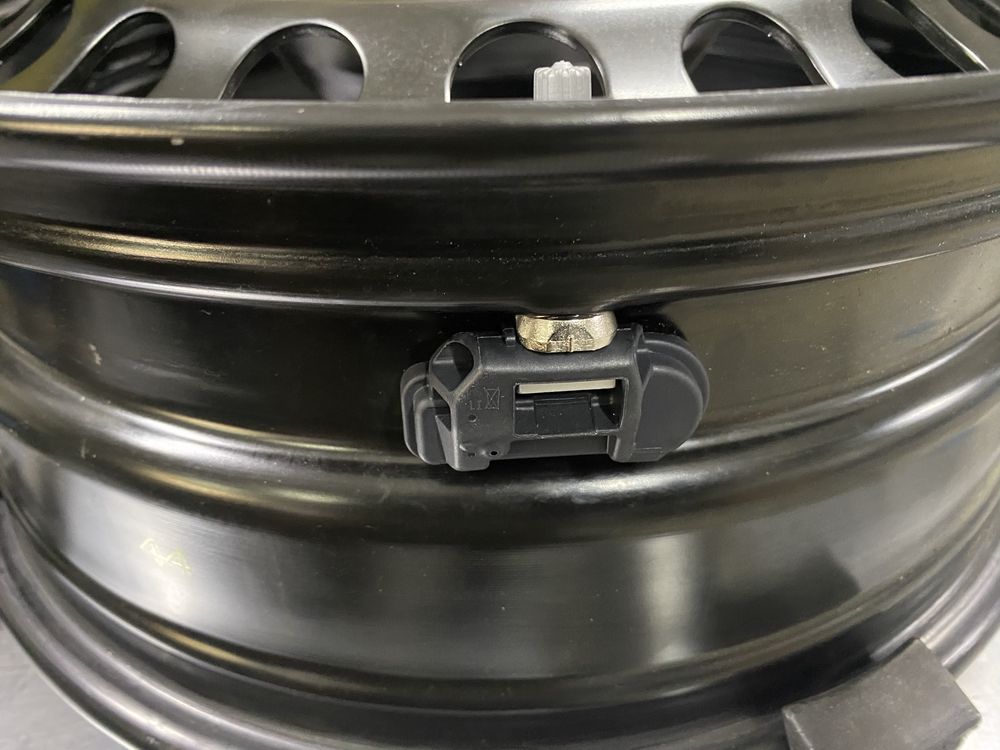 Roti iarna 17 Mercedes A/B/C CLA jante NOI anv Nokian 205/55R17