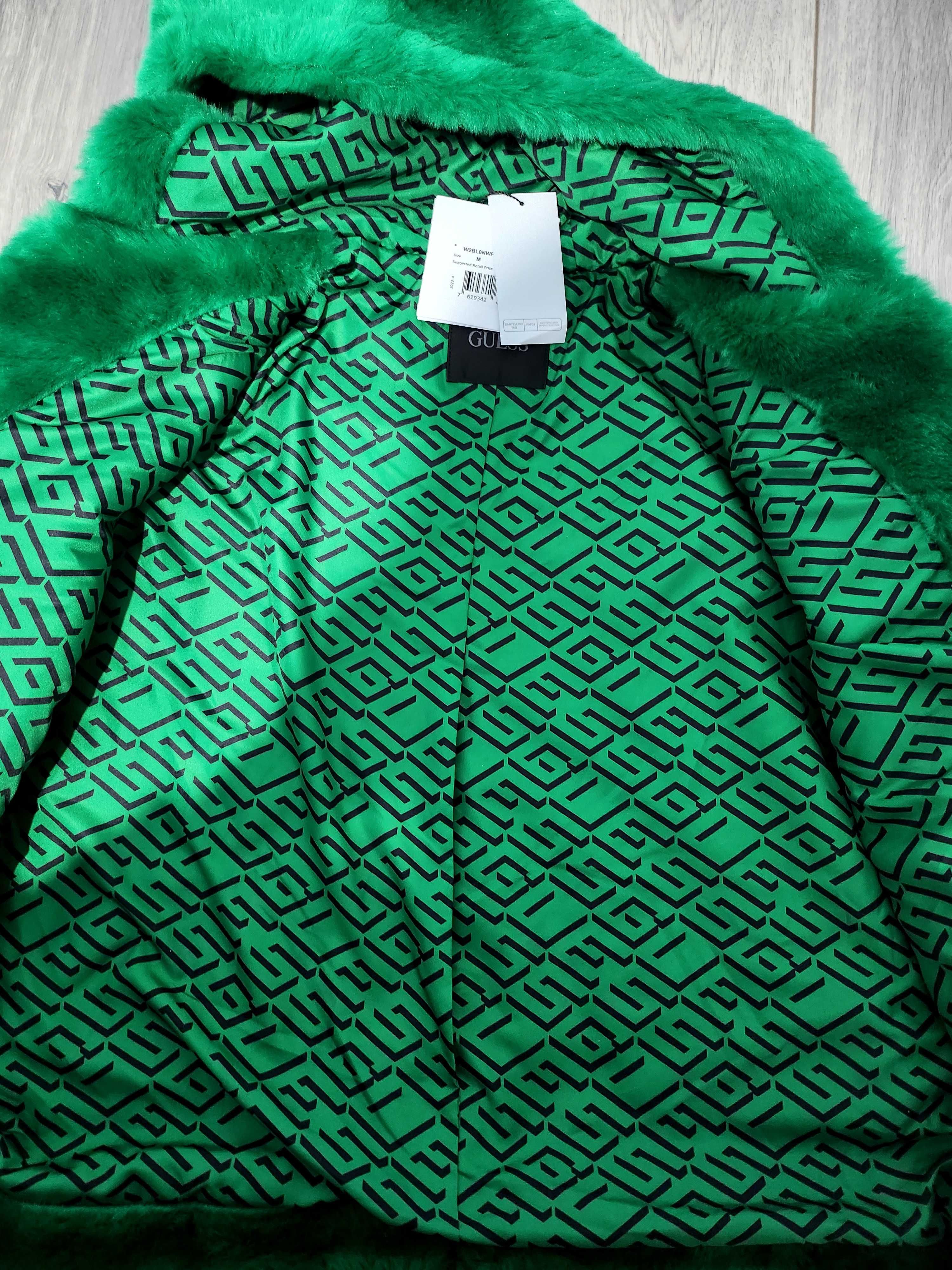 Яке Guess  оригинално М размер