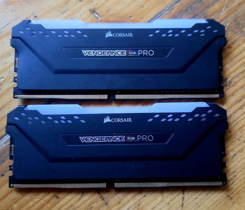 32GB RAM DDR4 3600MHz CL18 Corsair Vengeance RGB PRO
