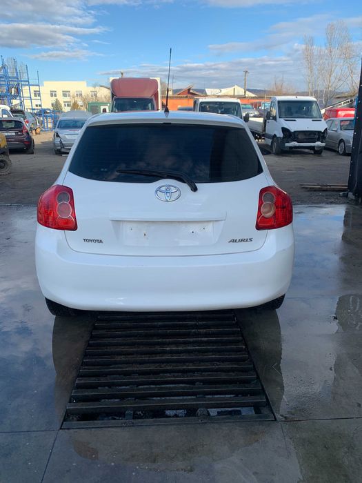 dezmembrez toyota auris 1.4i cod motor 4zzfe/ usa fata auris/ hayon
