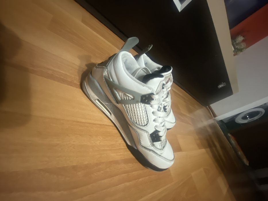 Adidasi jordan 4