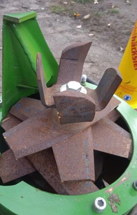 Tocator crengi, frunze