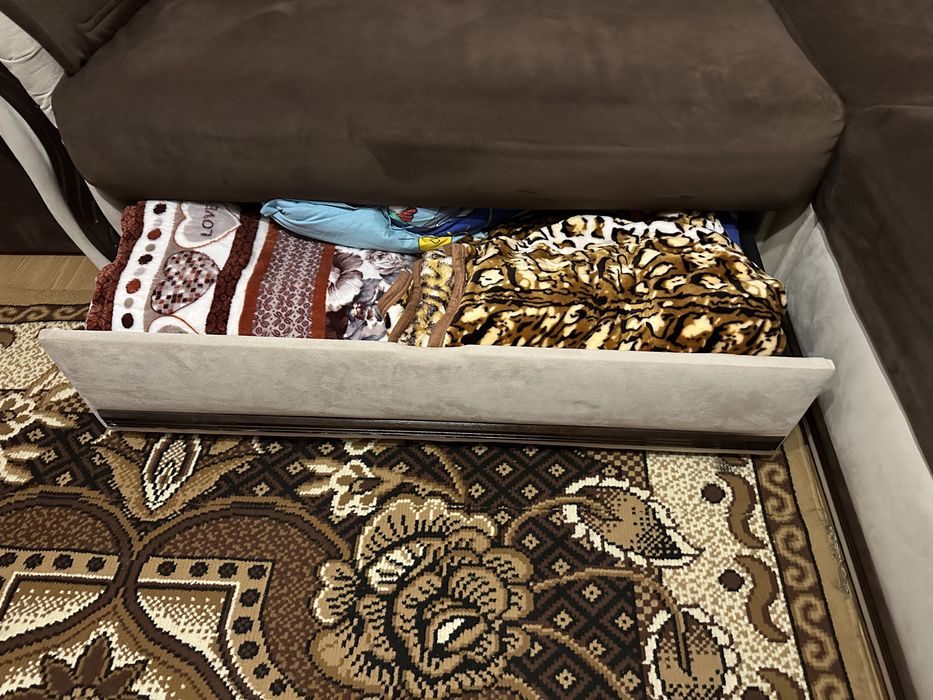 Colțar extensibil cu loc de depozitare + cutie depozitare + 4 tabureti