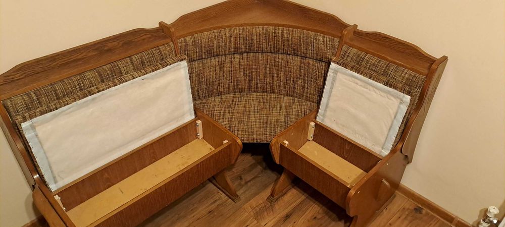 Colțar de bucatarie+masa extesibila+2 scaune