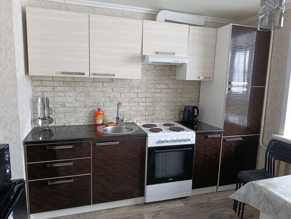 Продам кухонный гарнитур с техникой плитка вытяжка