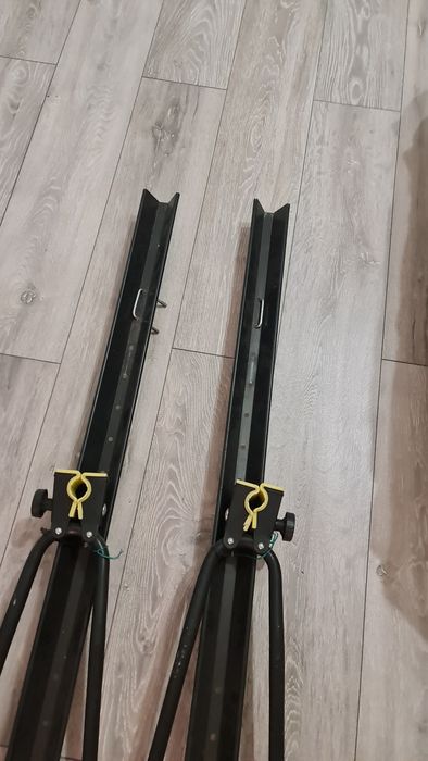 Vând suport  bicicleta .