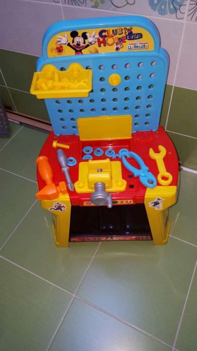 Masinutza cu melodii si banc de lucru Mikey