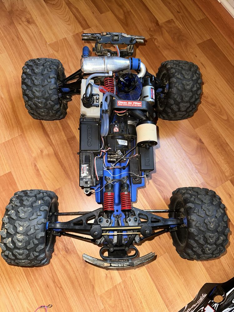 Traxxas Revo 3.3 de vanzare