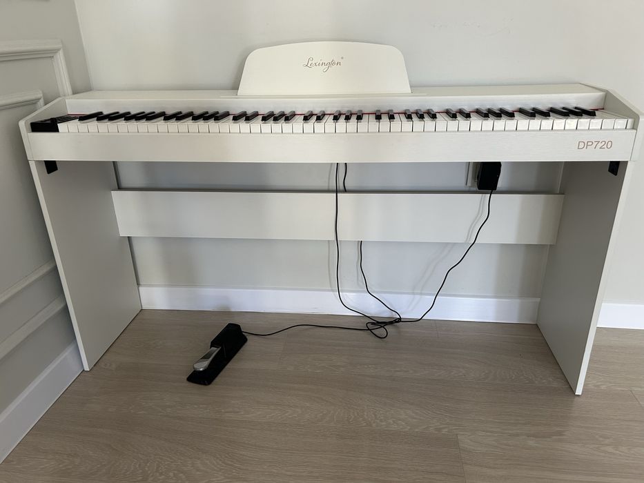 Продается Цифровое пианино Lexington DP720