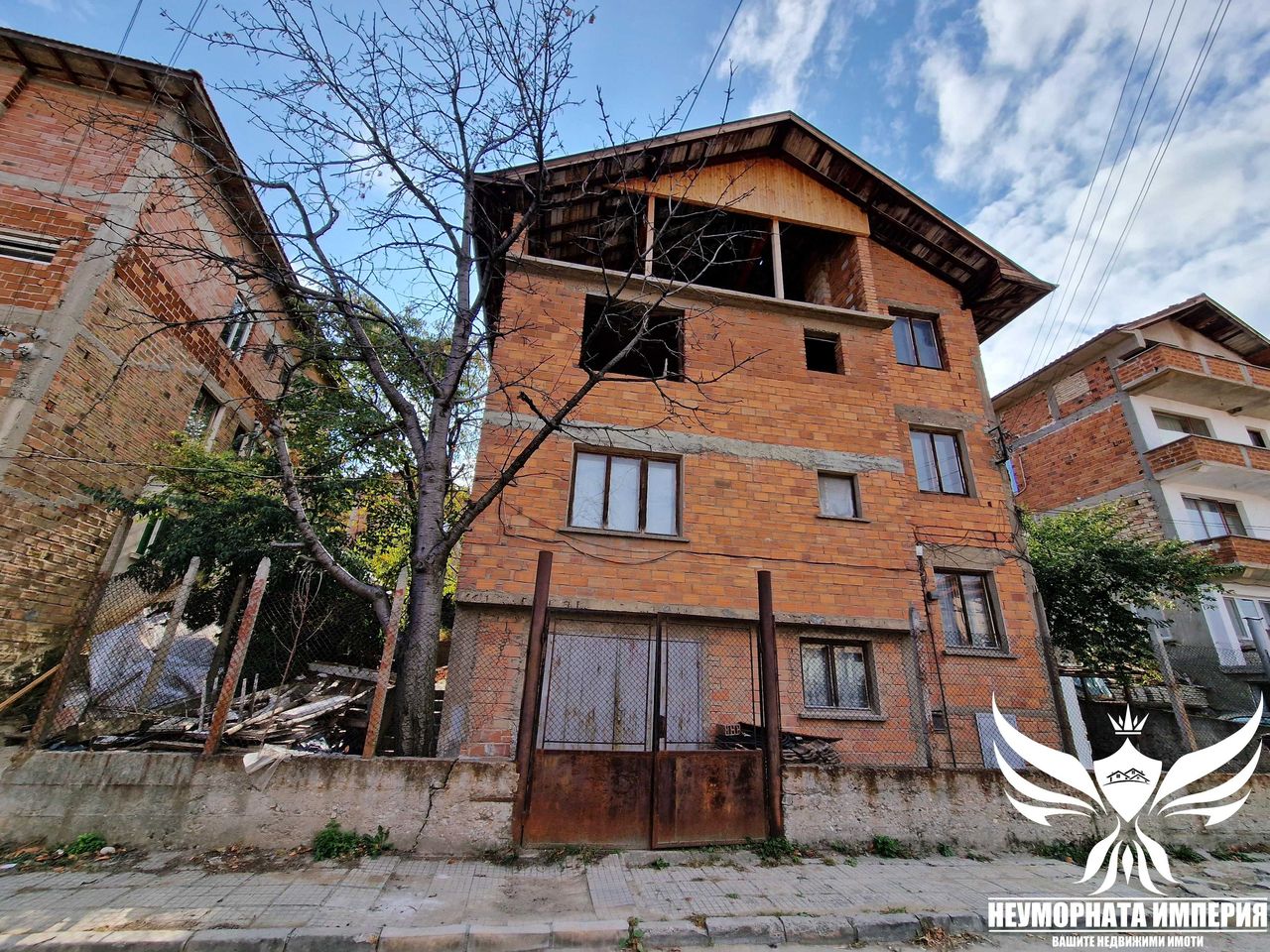 Продава се Къща в Асеновград - 424 кв.м за 399 €/кв.м - Снимка #17