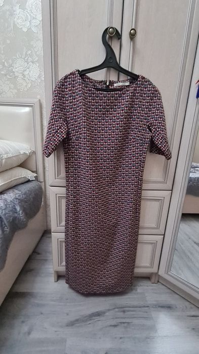 Платье офисное, выше колен