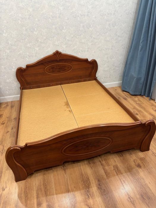 Спальная кровать