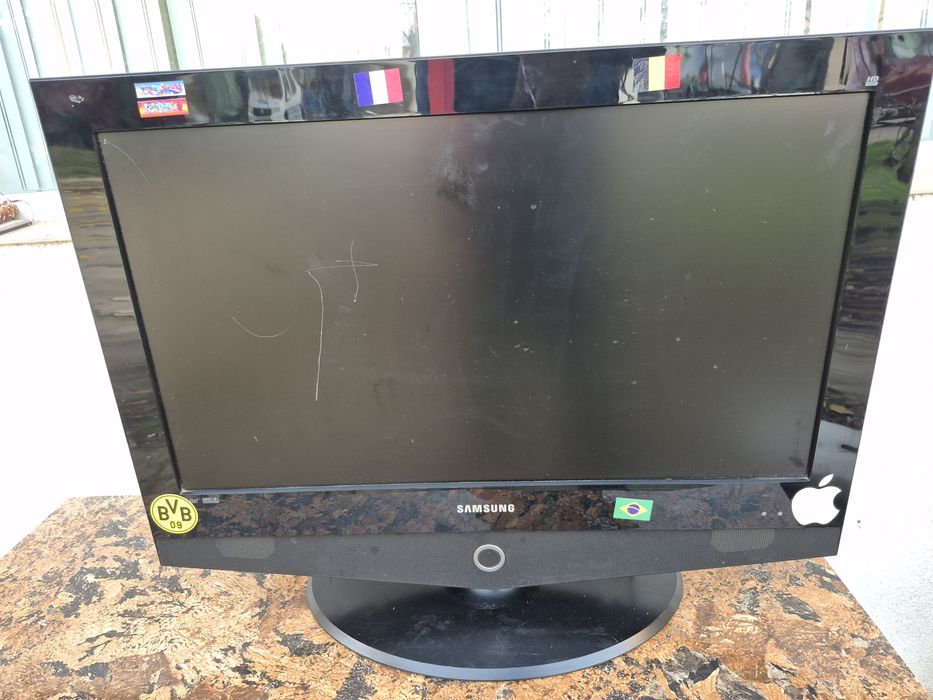 Vând televizor LED  Samsung  model 32 inci 80cm+telecomanda functional