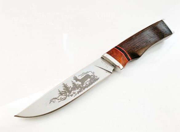 Руски ловен нож с гравиран елен.