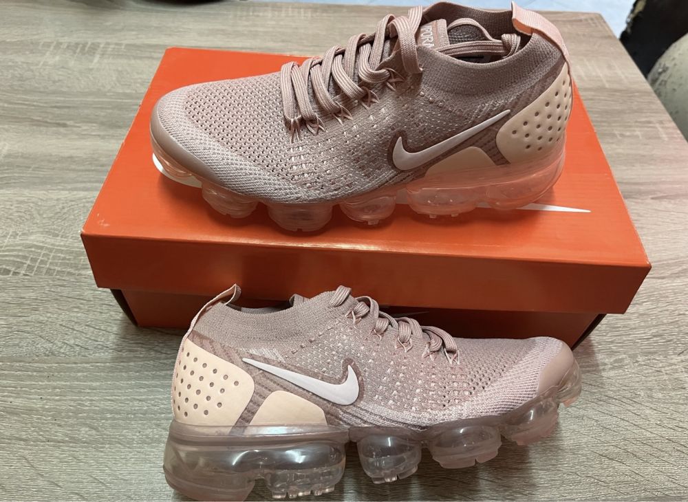 ЧИСТО НОВИ Оригинални Nike Vapormax