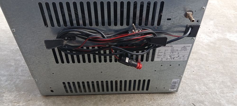 Хладилник на ГАЗ,12,220 волта