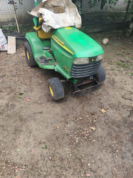Vând tractorașe gazon JOHN DEERE LT166