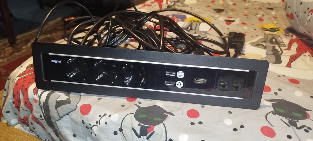 Priză de panou multiplă Magnat