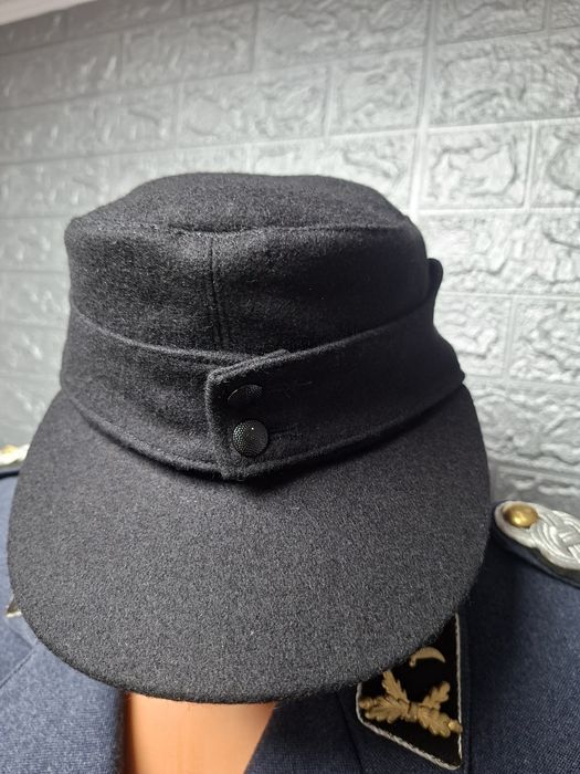 Tunica militara si sapca germana