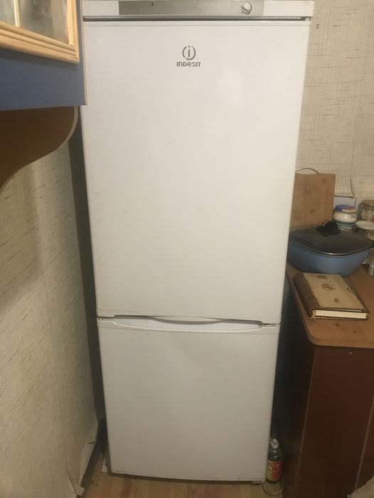 Продам холодильник Индезит (не рабочий)