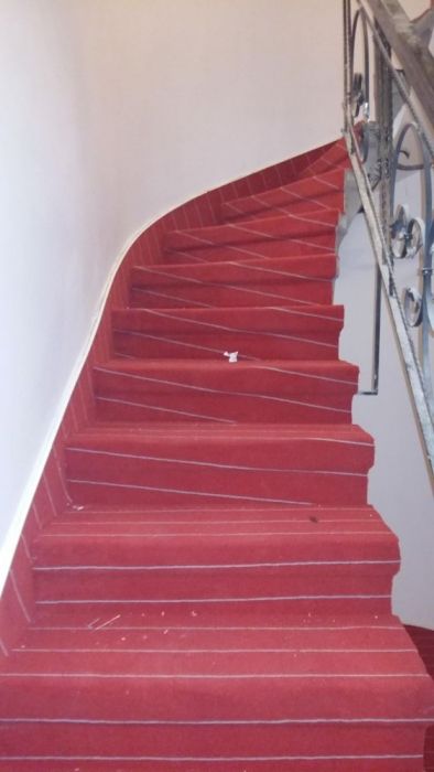 Montaj mocheta si covor Pvc,cât și curățat profesional mocheta