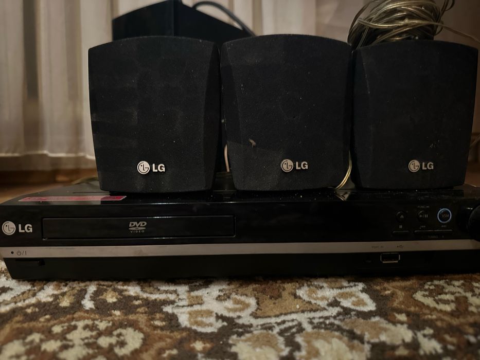 Продавам Домашно кино LG