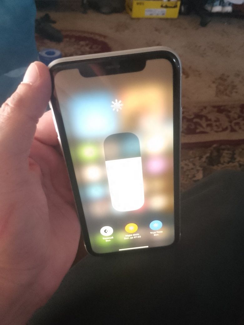 Iphone 11. 128 talik 210$