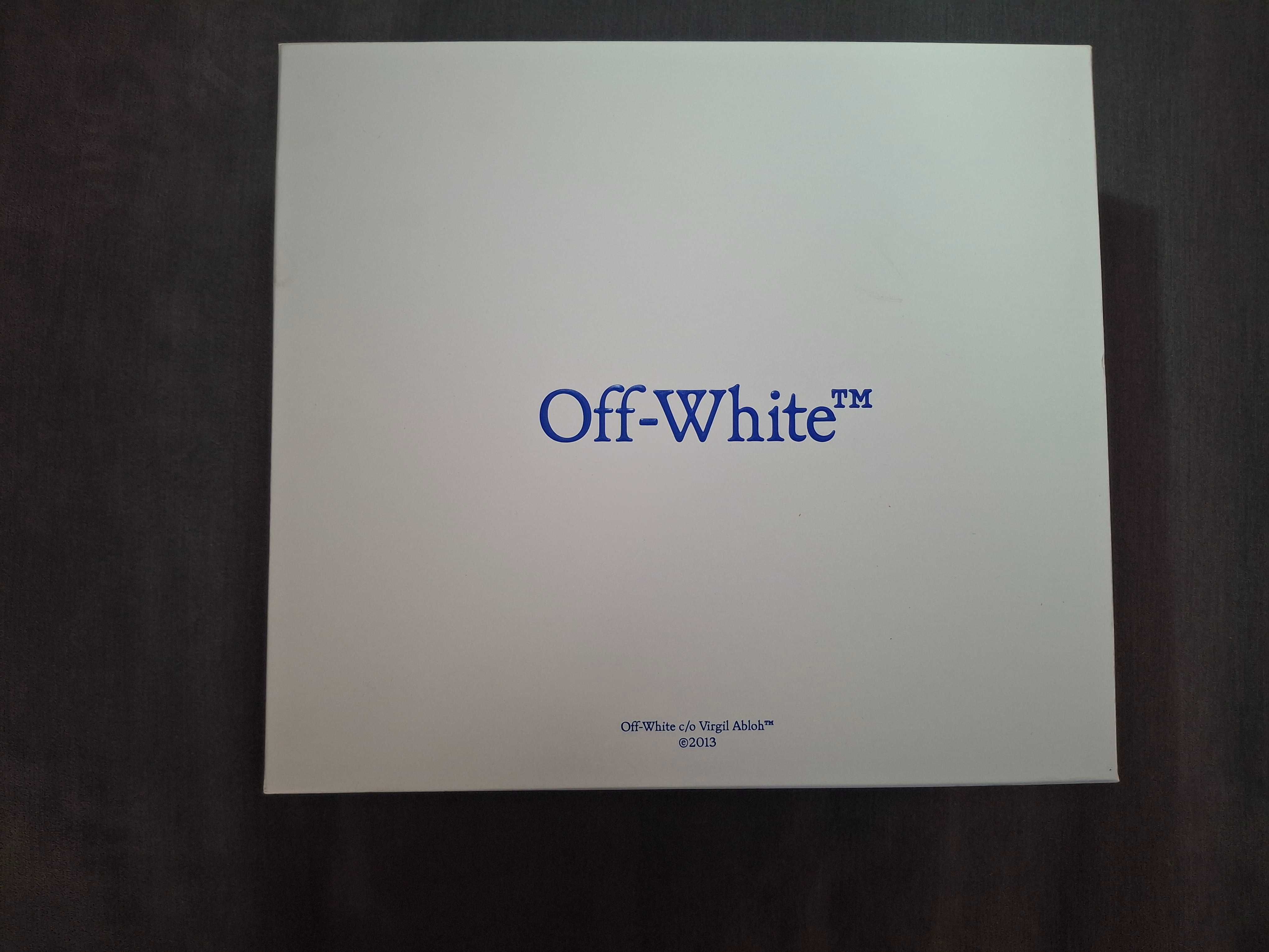 Off-White
Out Of Office mid-top sneakers; 700 лева; 44-ти номер