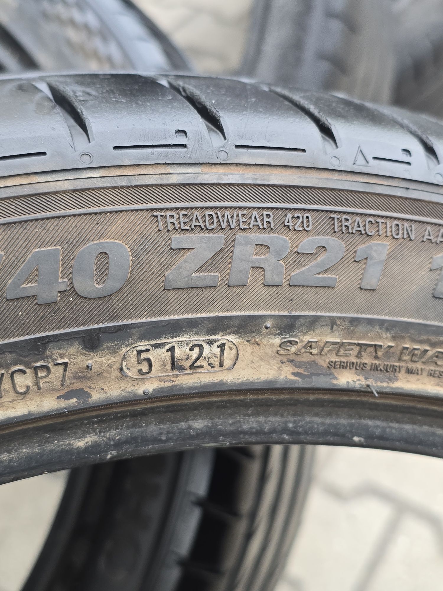 265 40 21 kumho    .