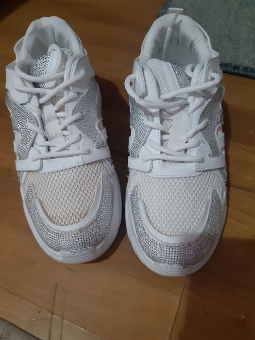 Adidași damă alb cu argintiu