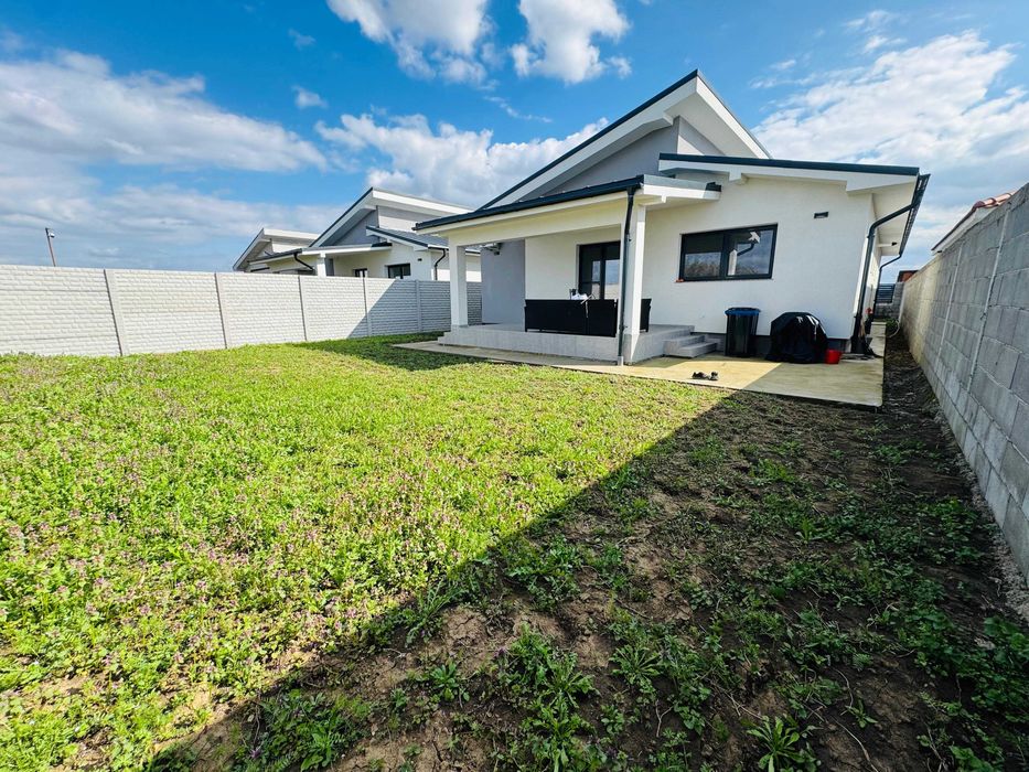 Vând casă zona Martinesti / Odoreu, strada Metropolis