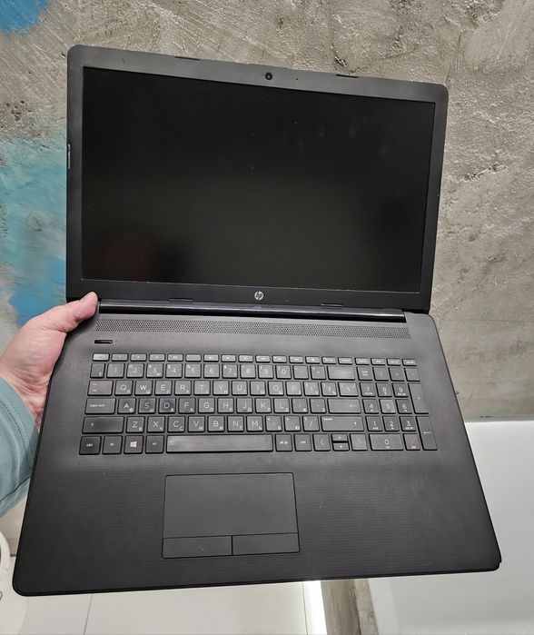 Hp 17 i5 8250U / 8 озу / 256 ссд / AMD R5 M435 2GB