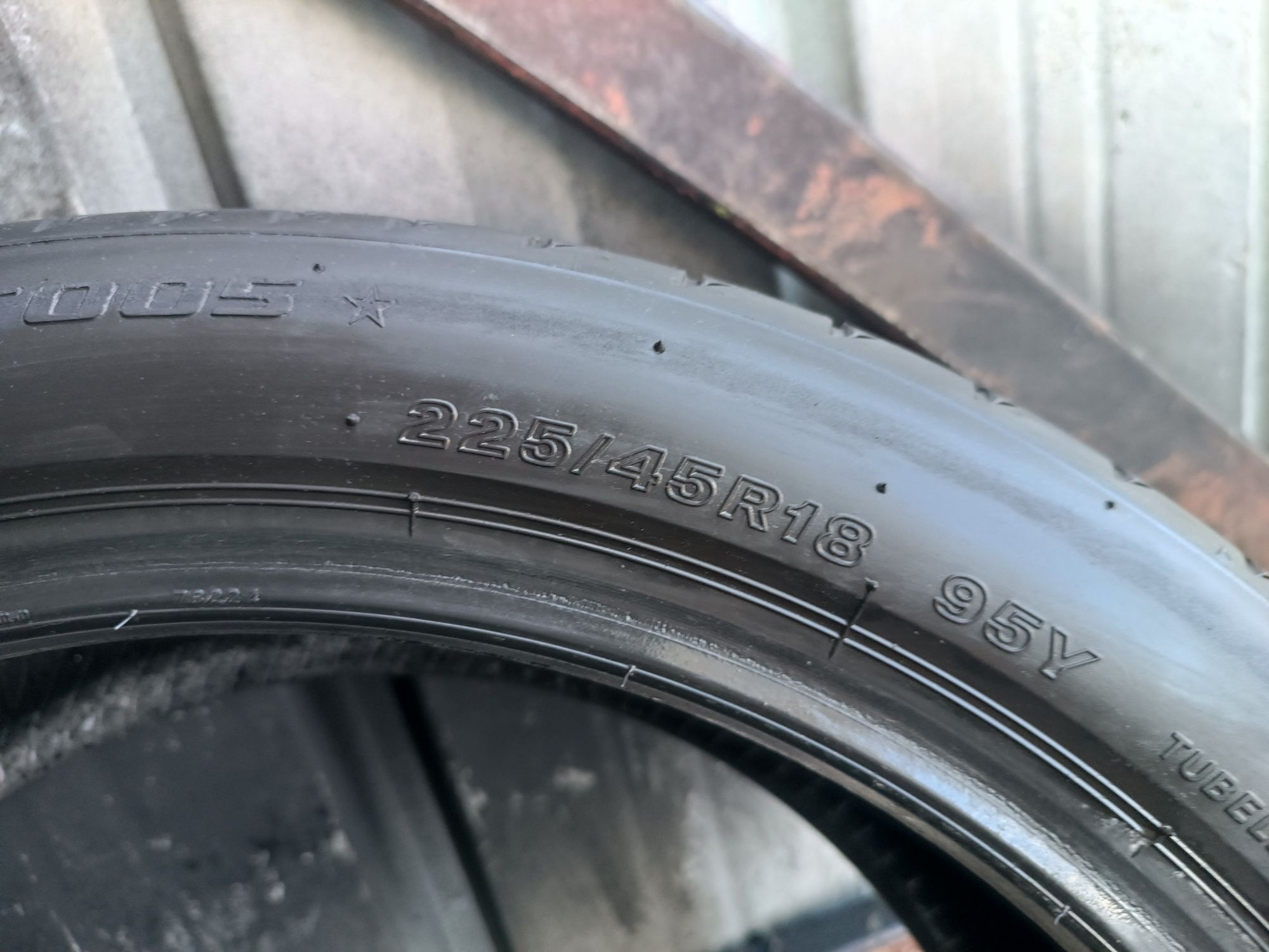 225/45/18 Bridgestone Дот 1121