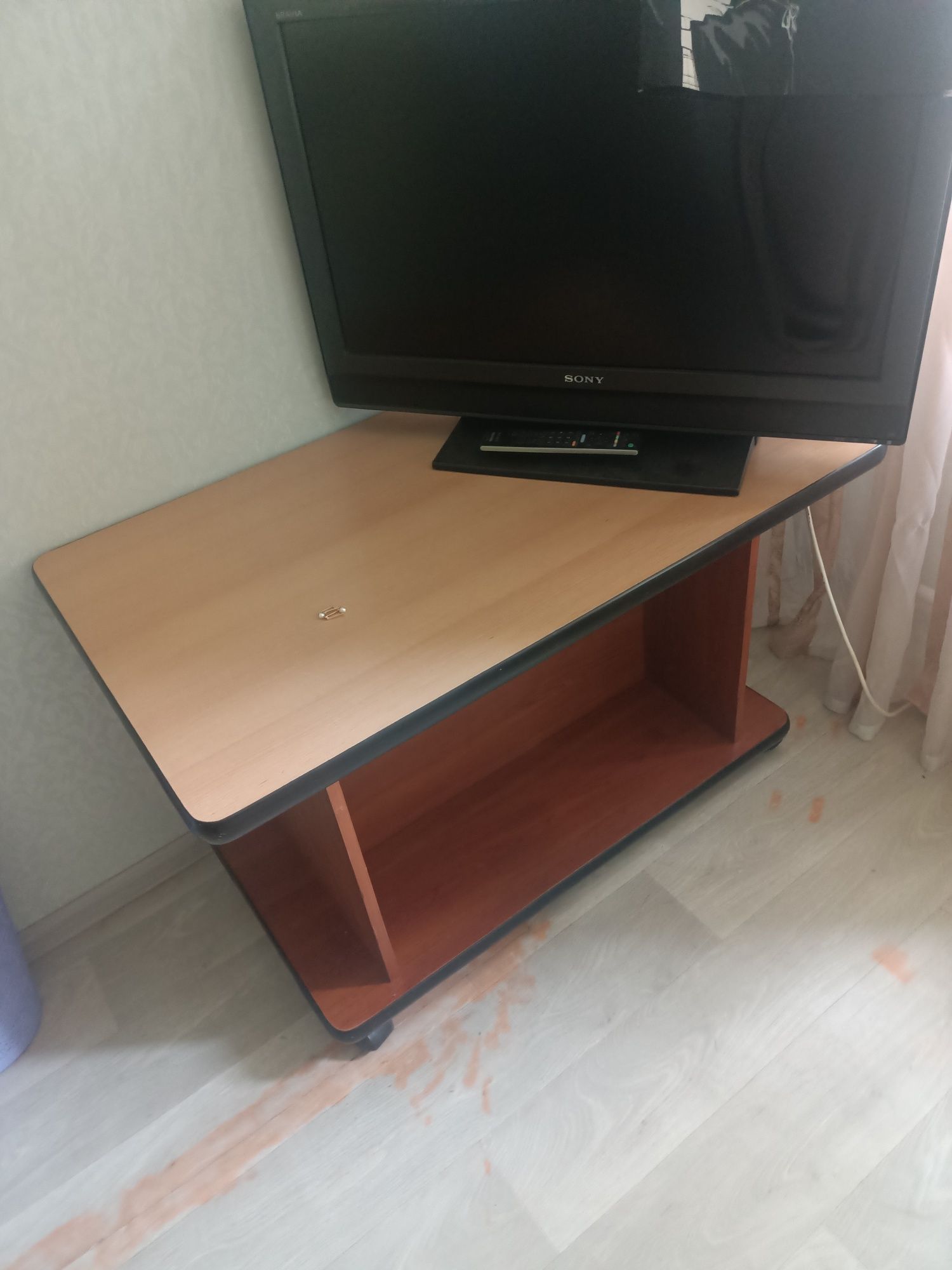 Тумбочка и журнал.стол по 3000 т т