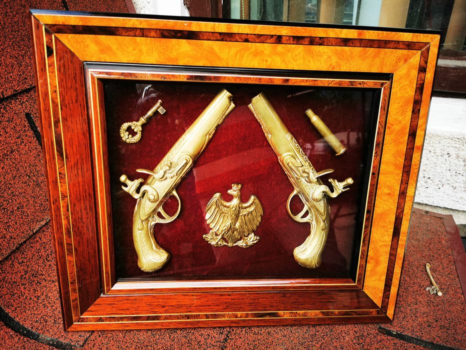 Vând cadou bazorelief bronz cu satin și rama lemn