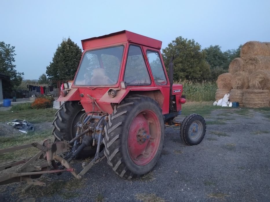 Vând tractor u650 cu plug