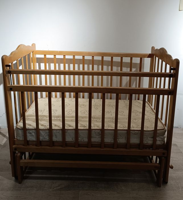 Продам кроватку с матрасом