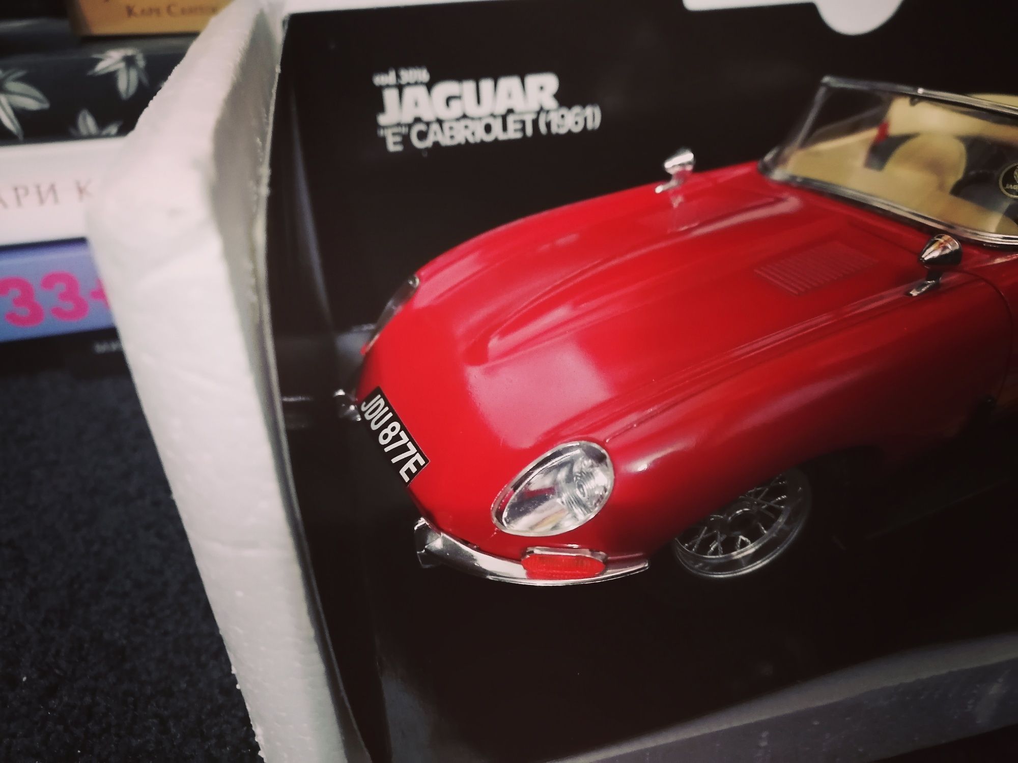 Jaguar "E" Cabriolet 1:18 burago