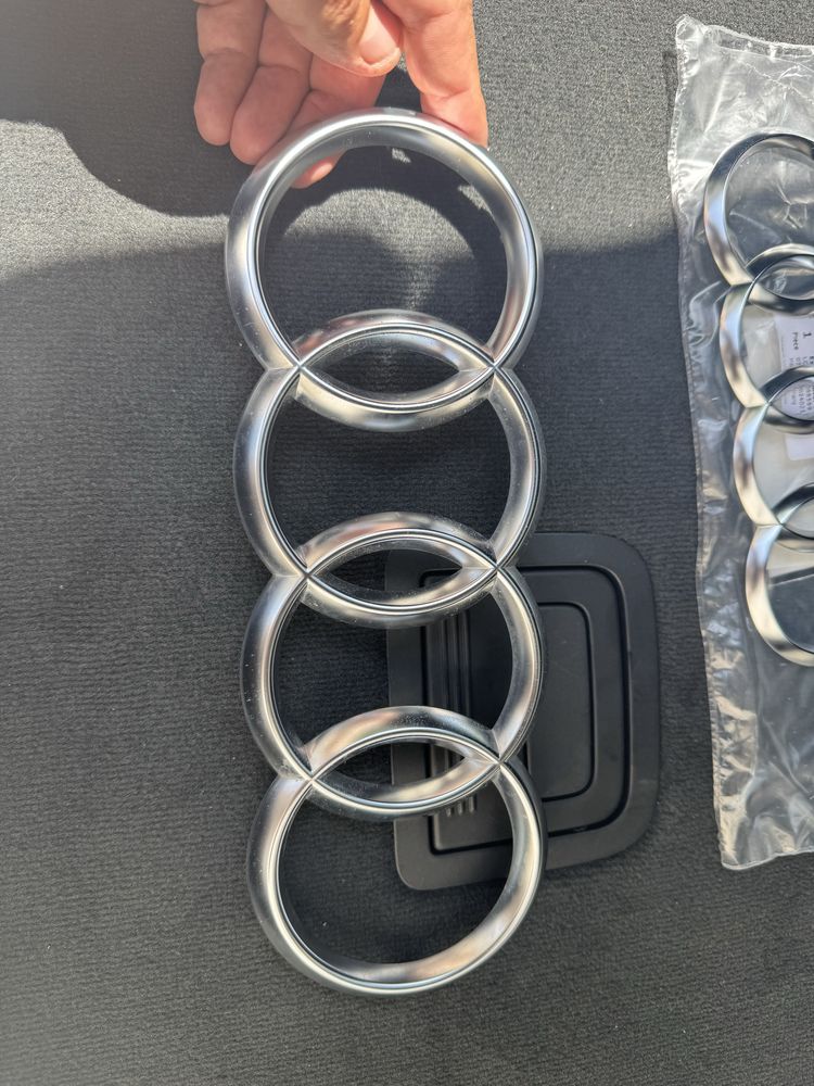 Accesorii Audi, sigla frontala audi, sigla grila Sline