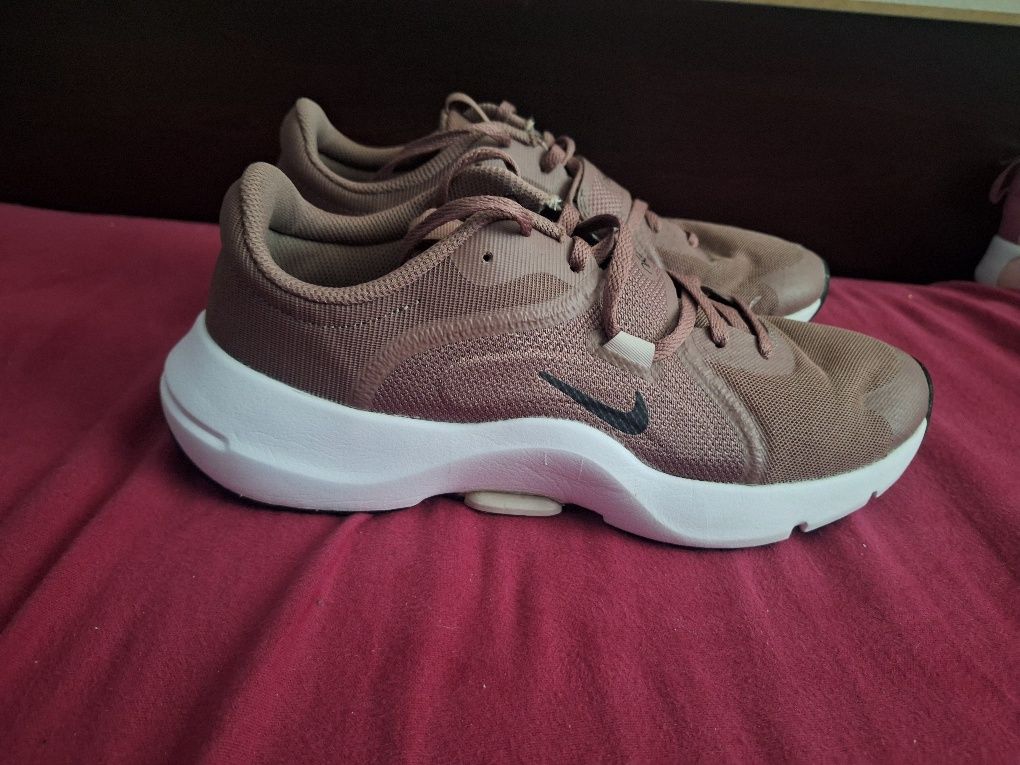 Дамски маратонки Nike