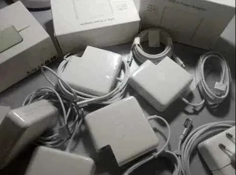 на все макбуки зарядка - блок питания - зарядное устройство