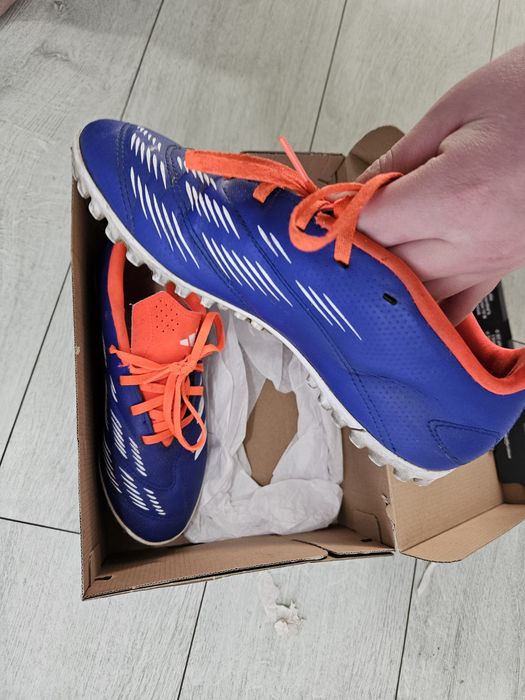Vând adidas predator de fotbal sintetic/gazon mărimea 39