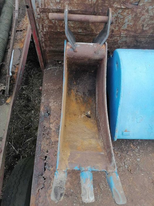 Vand cupa mica pentru Buldoexcavator