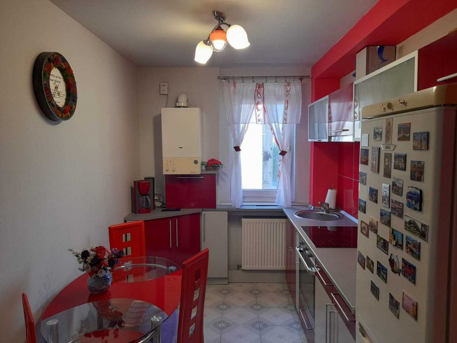 Inchiriez apartament cu 3 camere