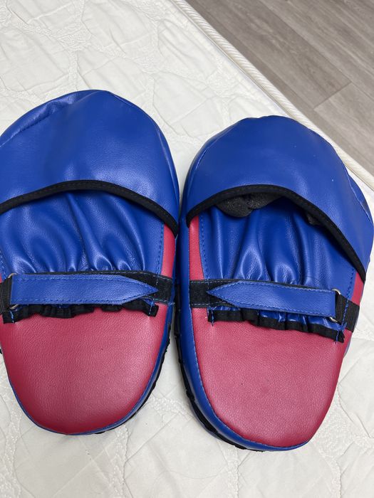 Продам лапы,перчатки,бондаж. За 7000 все