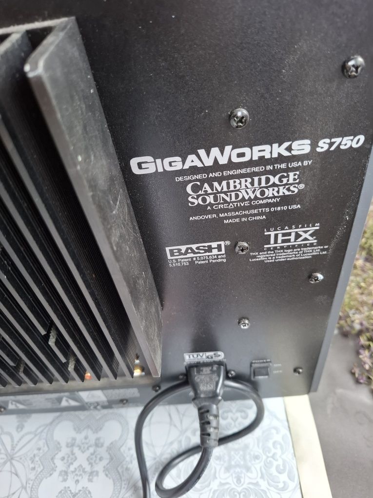 GigaWorks s750-субуфер